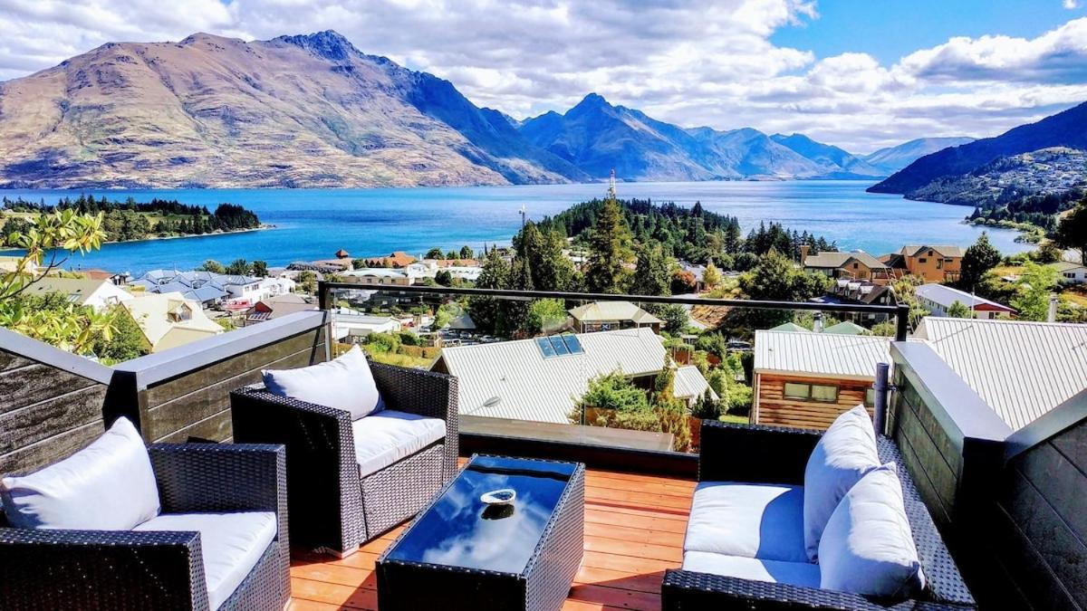 Stunning Home With Amazing Wakatipu Lake Views Квинстаун Экстерьер фото