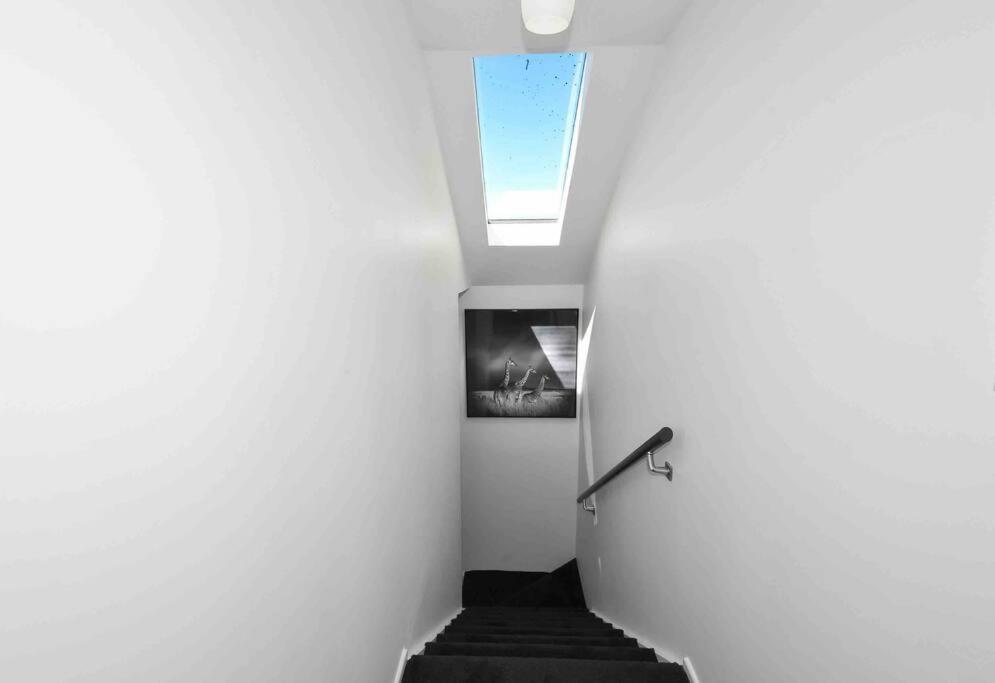 Stunning Home With Amazing Wakatipu Lake Views Квинстаун Экстерьер фото