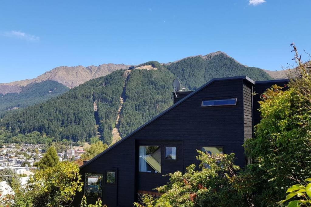 Stunning Home With Amazing Wakatipu Lake Views Квинстаун Экстерьер фото