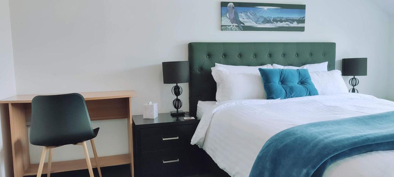 Stunning Home With Amazing Wakatipu Lake Views Квинстаун Экстерьер фото